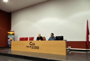Javier Sarti presentando Extrañas Geometrías en Albacete